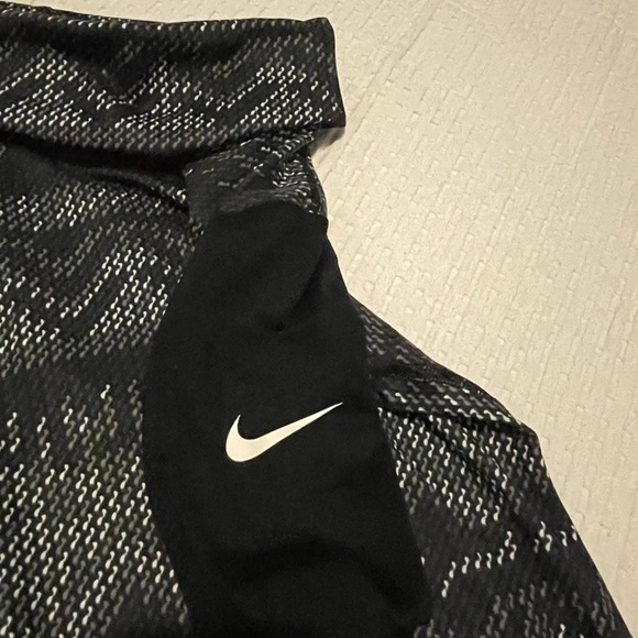 Nike Pro Drifit Turtleneck  Black Activewear Size XS - Picture 4 of 5